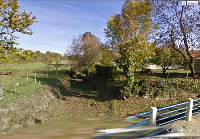 river in Le Gué d'Alleré