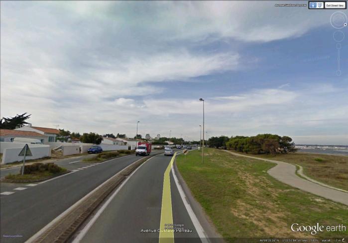houses along the Sablanceau beach 